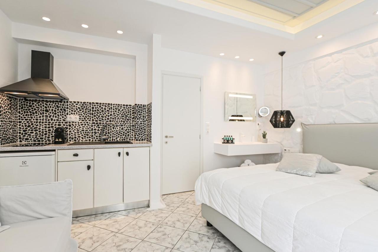 Naxos Evilion Luxury Apartments & Suites Naxos City エクステリア 写真